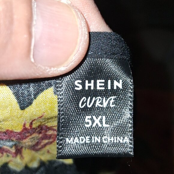 PRETTY PLUS SIZED WOMANS BLOUSE - Picture 3 of 3